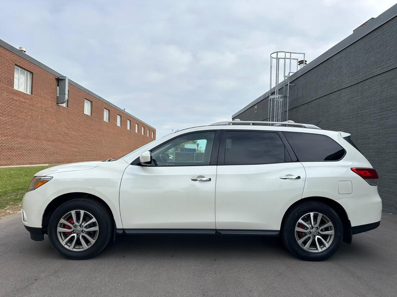 2015 Nissan Pathfinder 4WD 4dr SV Photo