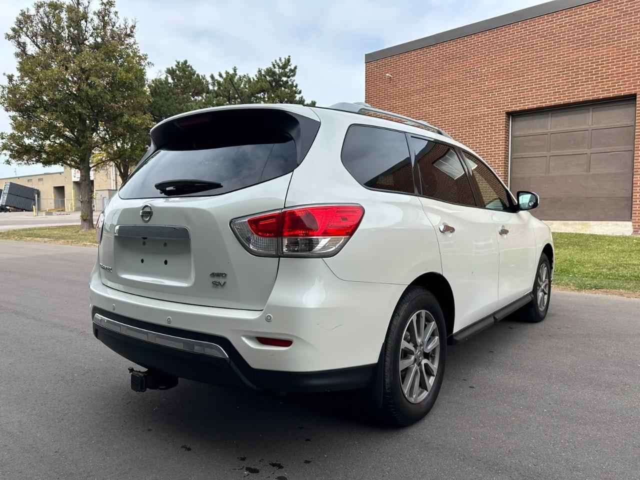 2015 Nissan Pathfinder 4WD 4dr SV Photo