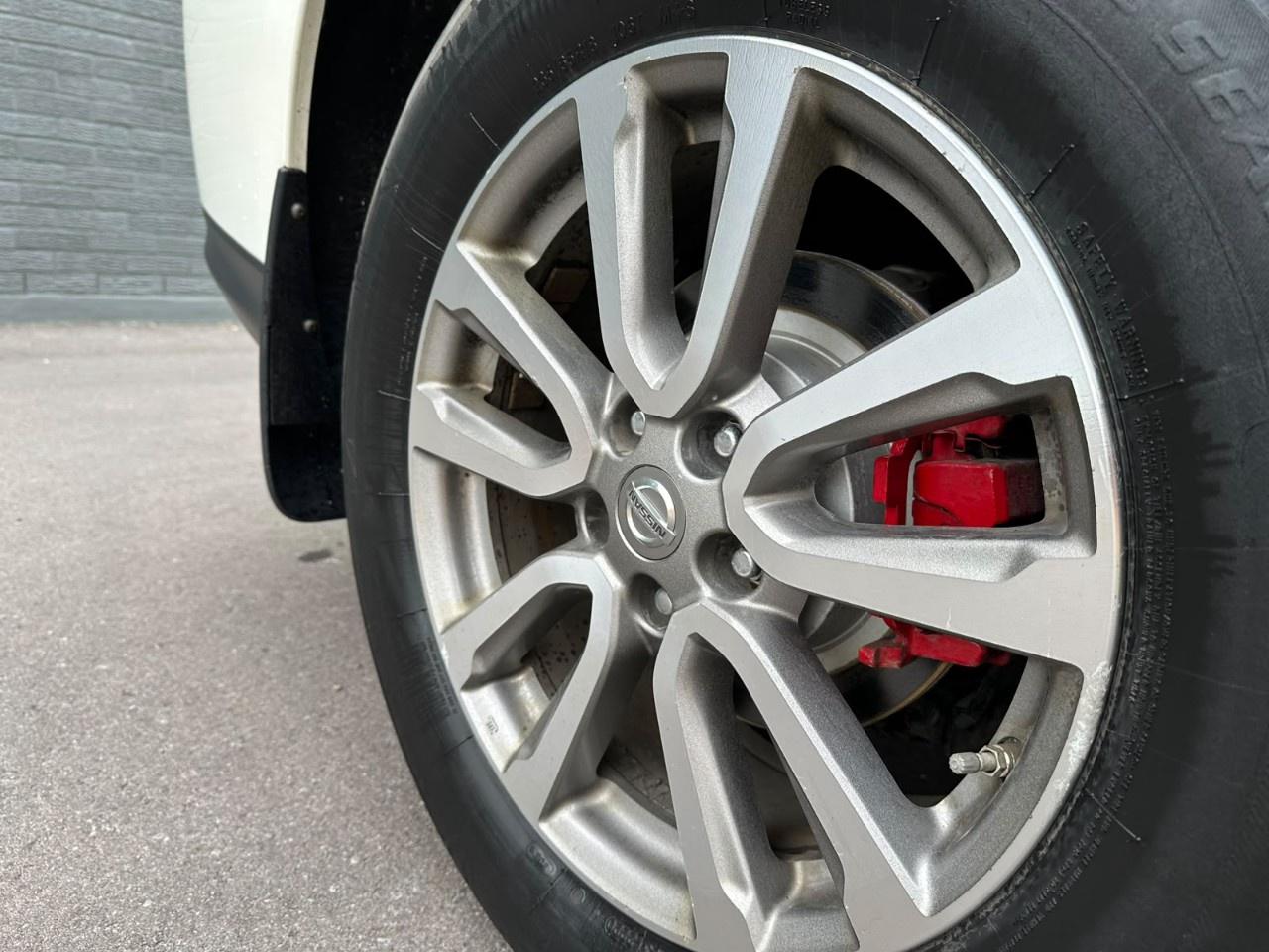 2015 Nissan Pathfinder 4WD 4dr SV Photo
