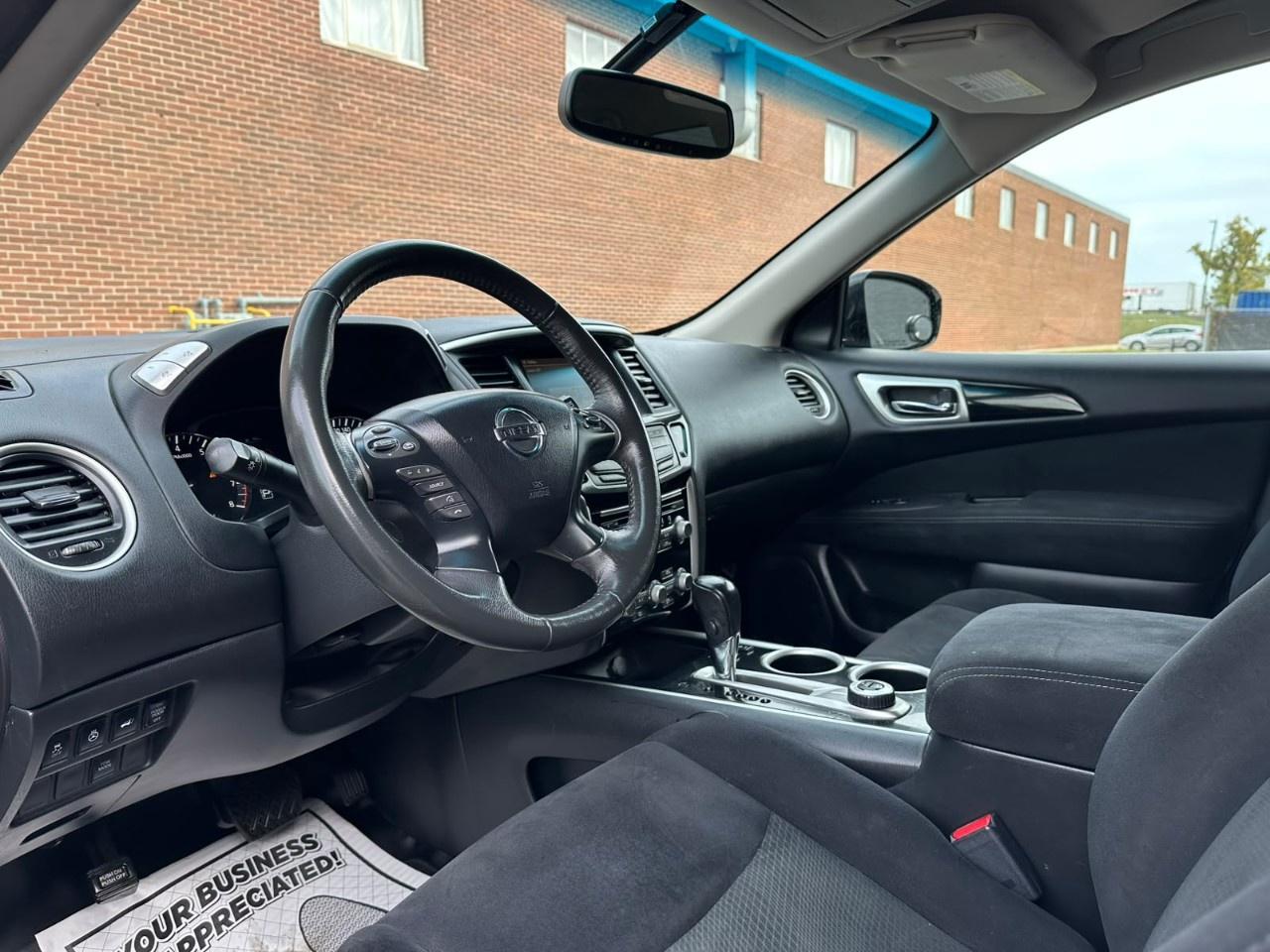 2015 Nissan Pathfinder 4WD 4dr SV Photo
