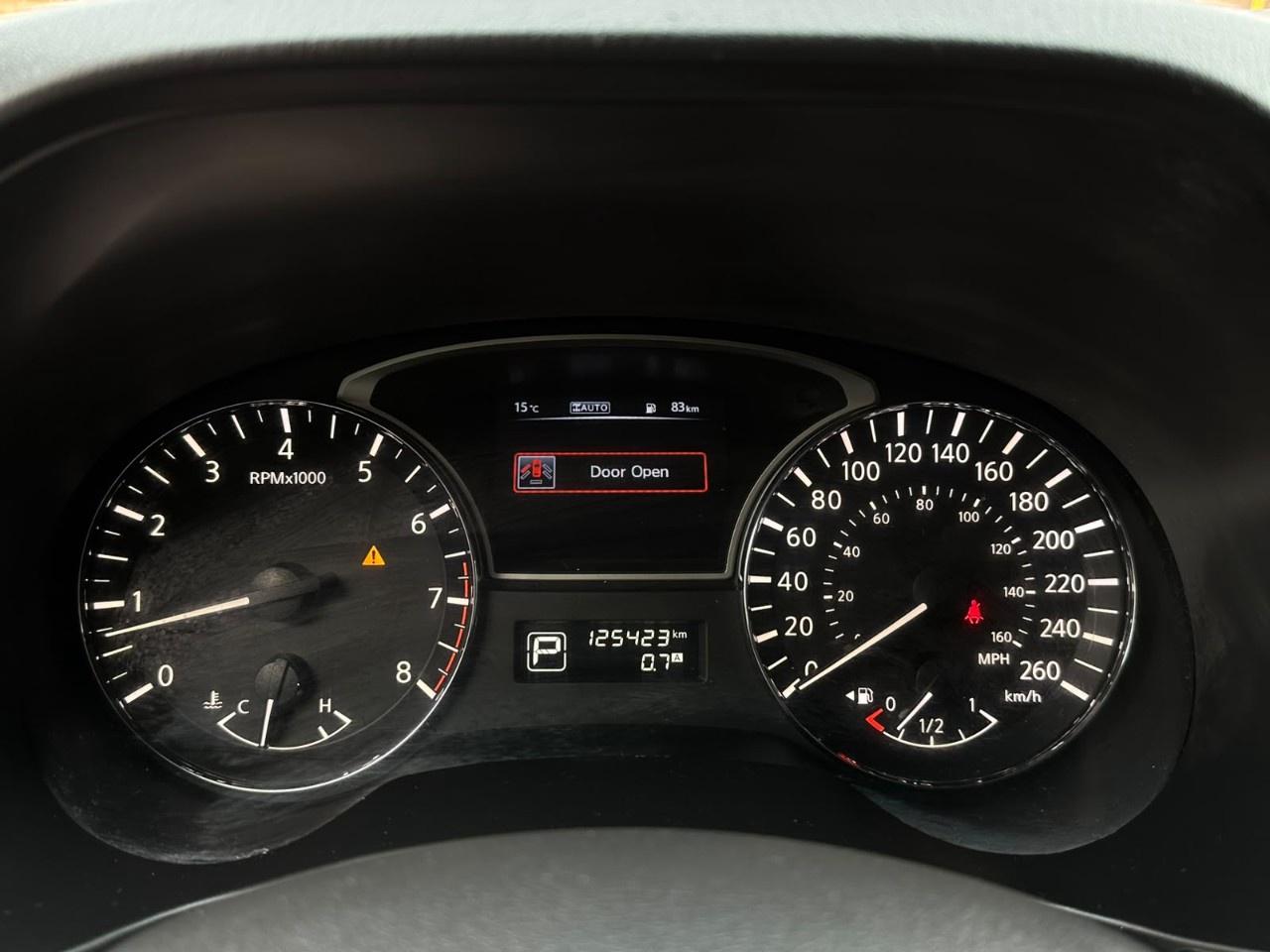 2015 Nissan Pathfinder 4WD 4dr SV Photo