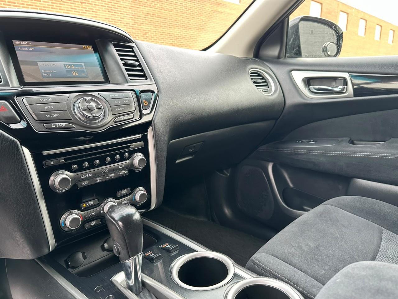 2015 Nissan Pathfinder 4WD 4dr SV Photo