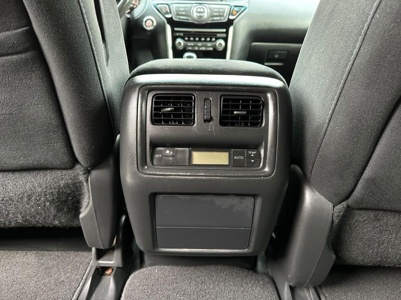 2015 Nissan Pathfinder 4WD 4dr SV Photo