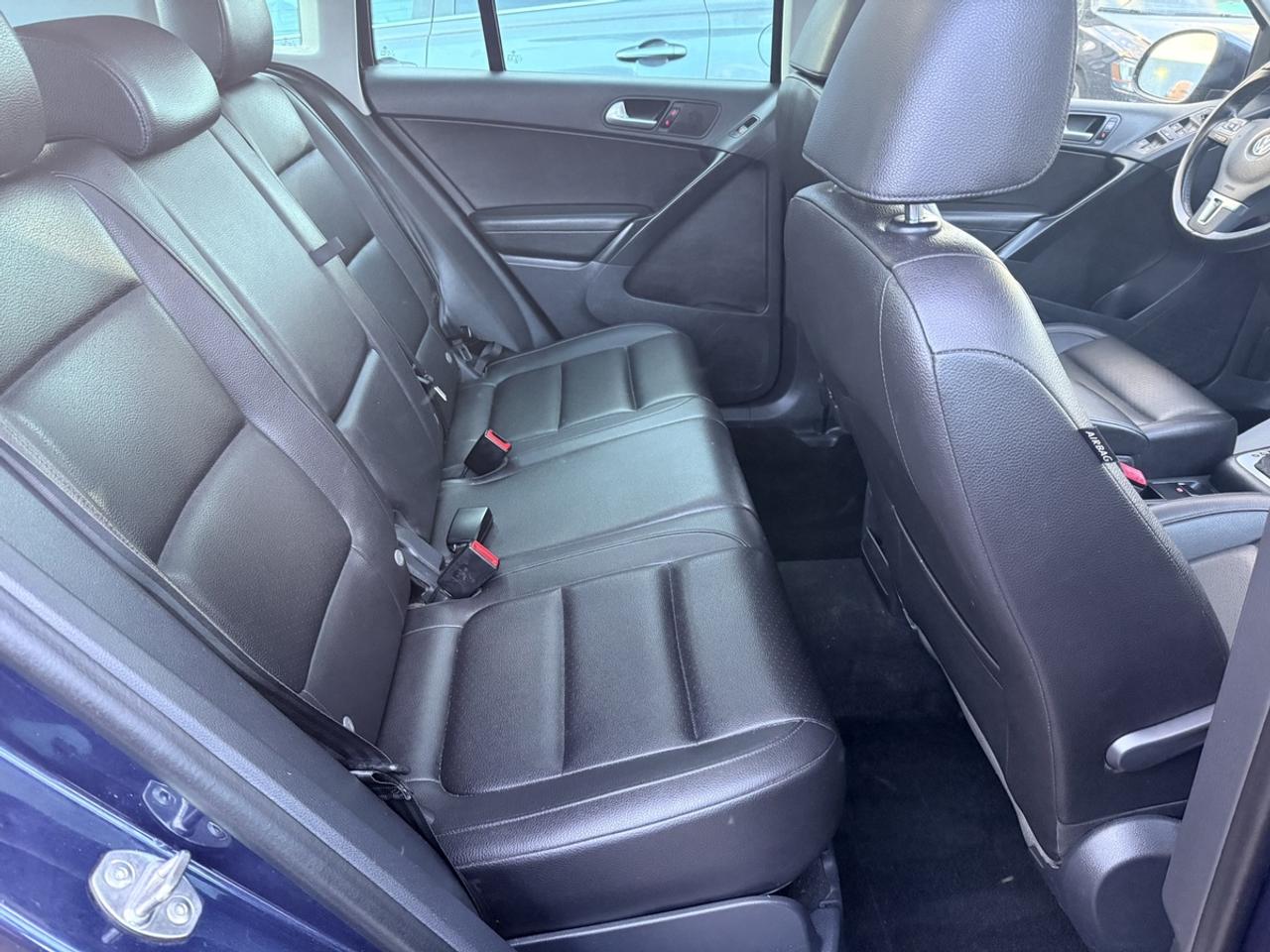 2017 Volkswagen Tiguan WOLFSBURG EDITION - 2.0 TSI 4MOTION AWD - PANO ROOF - ONE OWNER! Photo