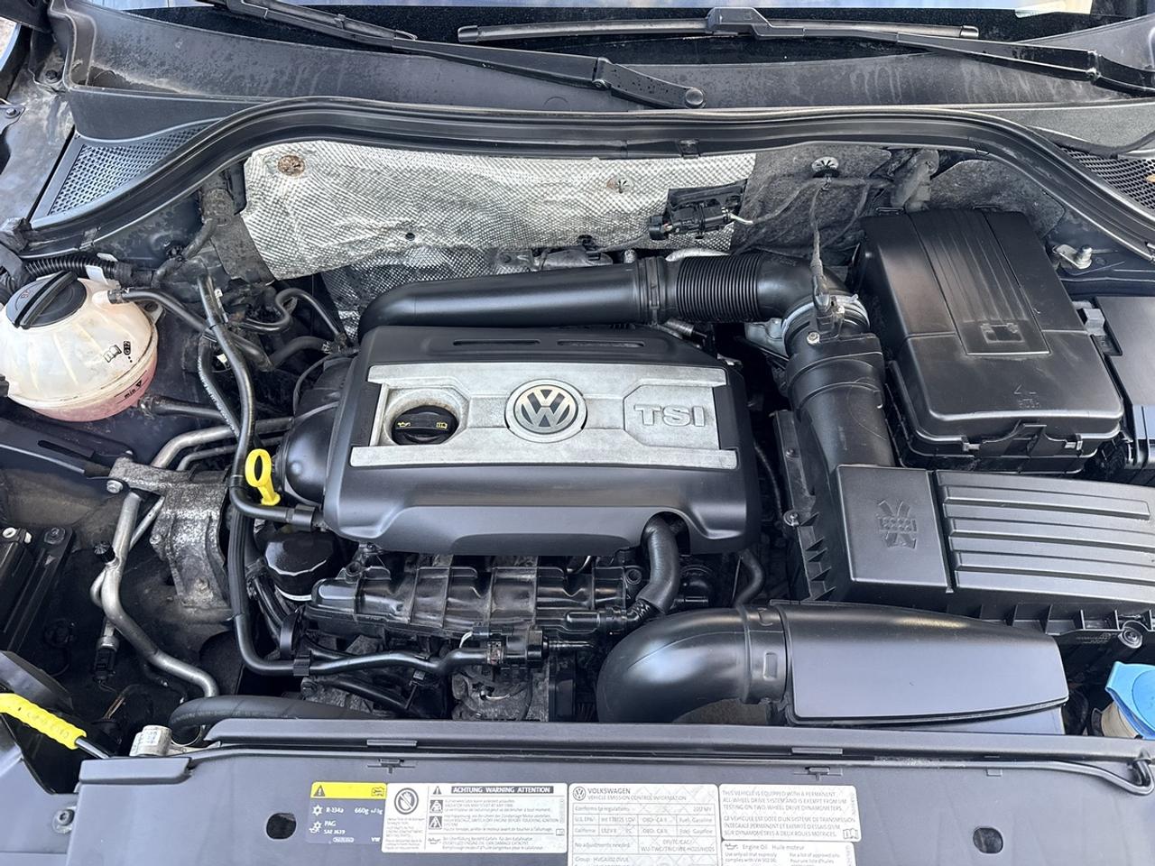 2017 Volkswagen Tiguan WOLFSBURG EDITION - 2.0 TSI 4MOTION AWD - PANO ROOF - ONE OWNER! Photo
