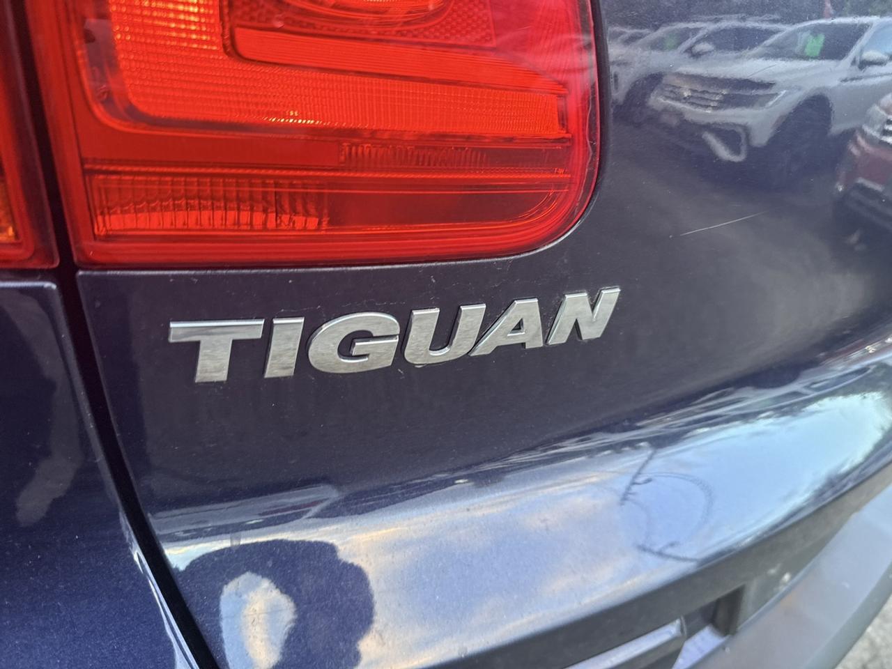 2017 Volkswagen Tiguan WOLFSBURG EDITION - 2.0 TSI 4MOTION AWD - PANO ROOF - ONE OWNER! Photo