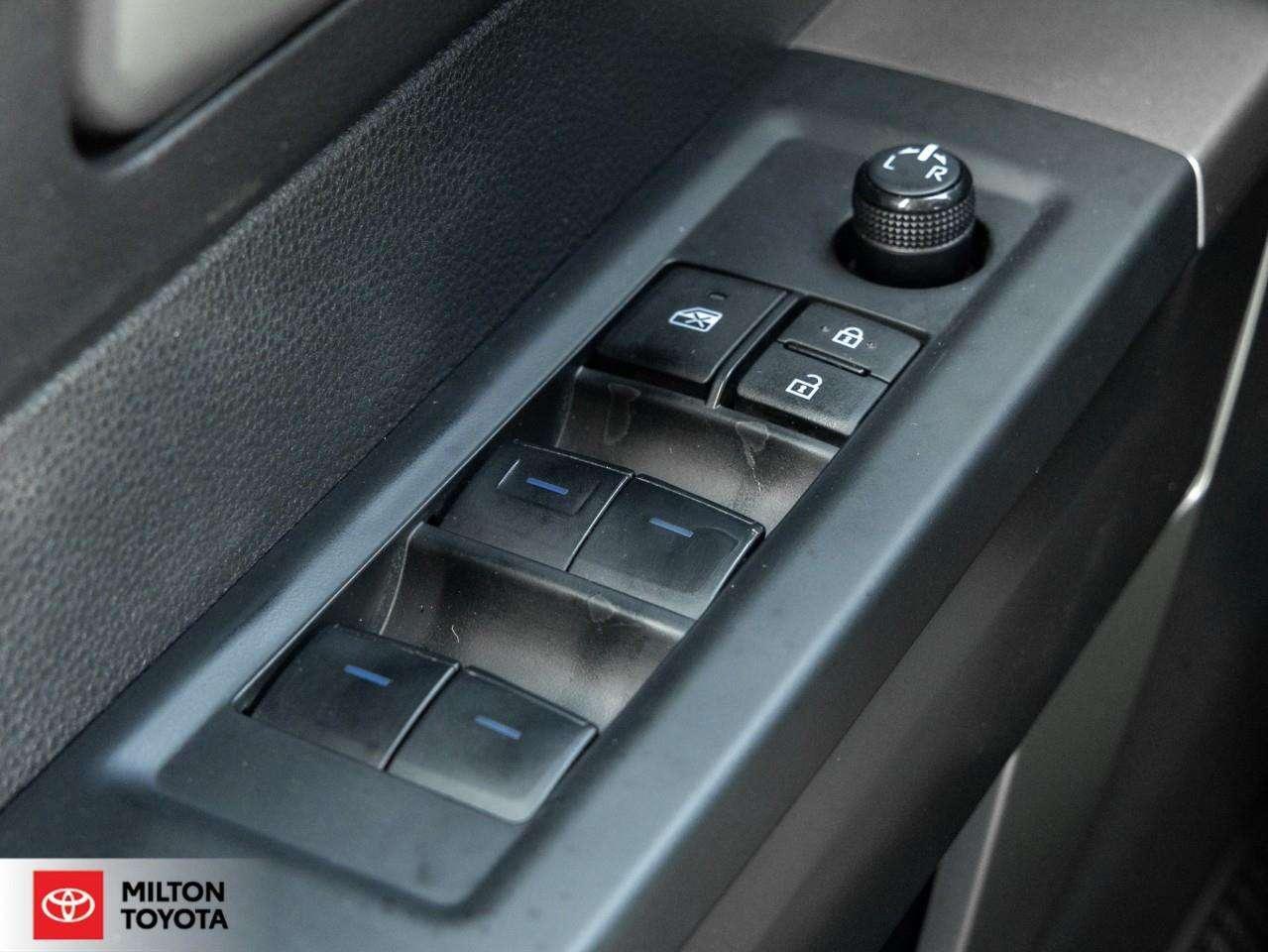 2024 Toyota Tundra SR5 DOUBLE CAB ONE OWNER CARPLAY HEATED STEERING ONE OWNER TWO NEW TIRES TCUV SR Photo