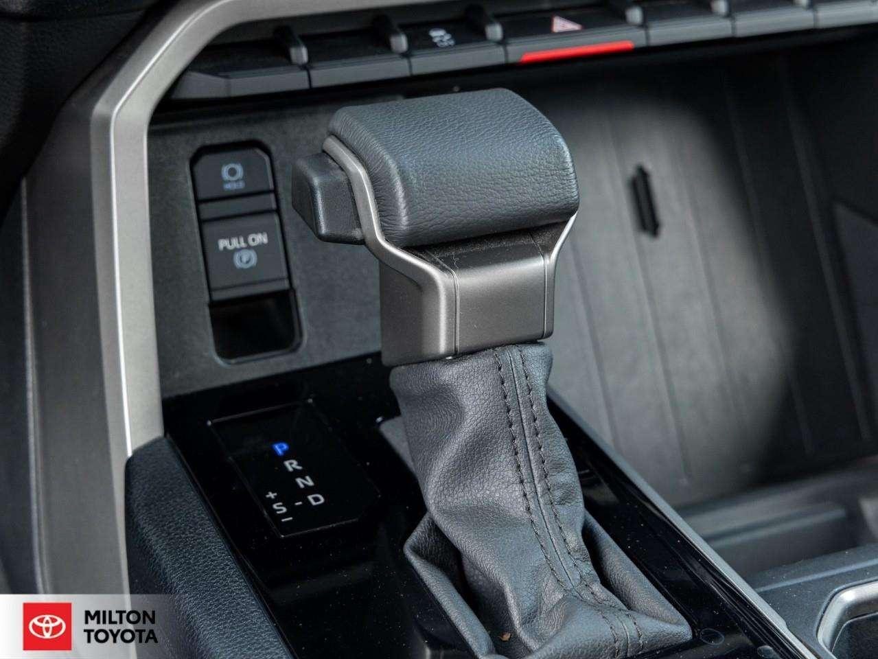 2024 Toyota Tundra SR5 DOUBLE CAB ONE OWNER CARPLAY HEATED STEERING ONE OWNER TWO NEW TIRES TCUV SR Photo