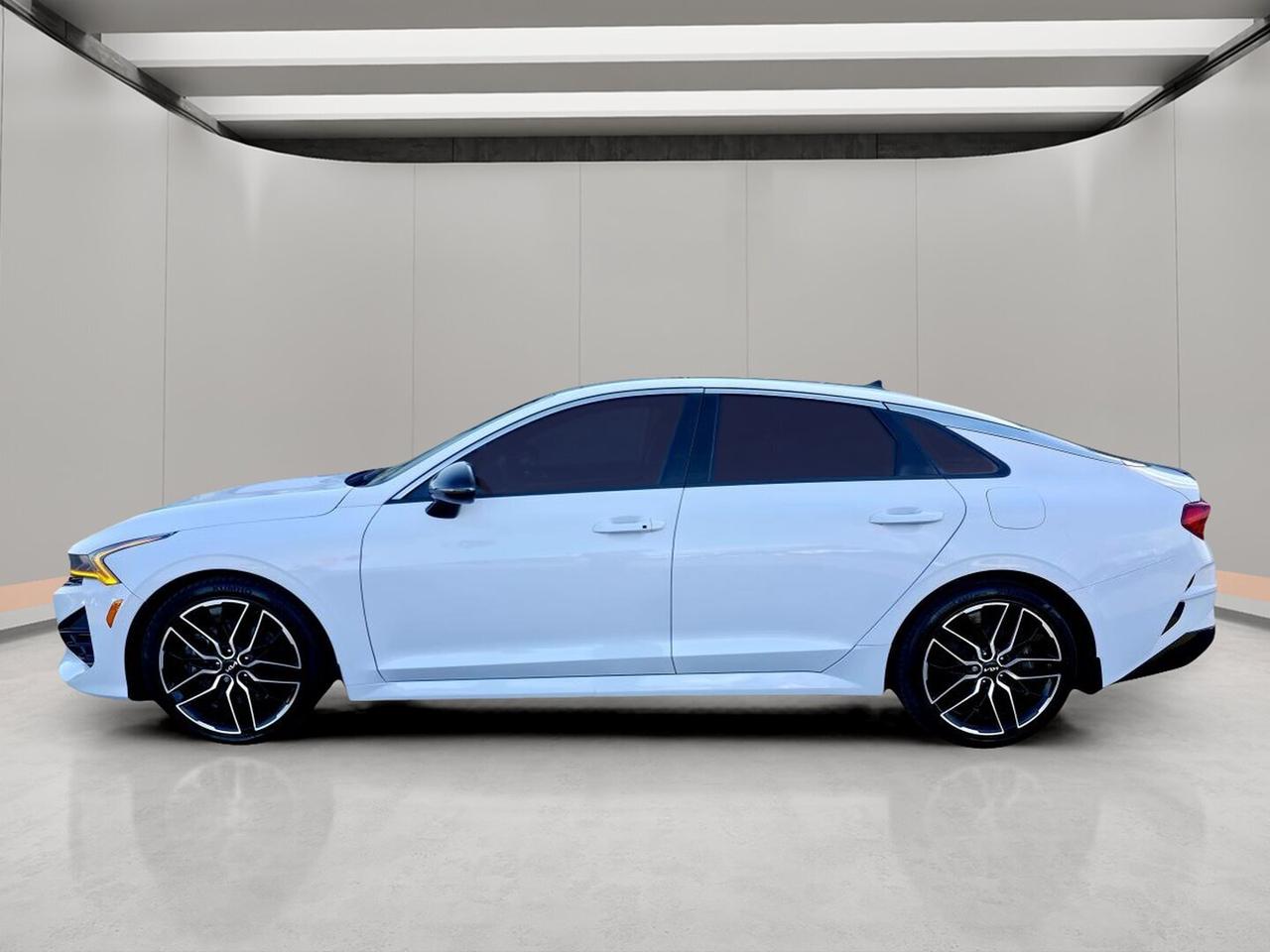 2022 Kia K5 GT TA DCT avec intérieur brun Photo1