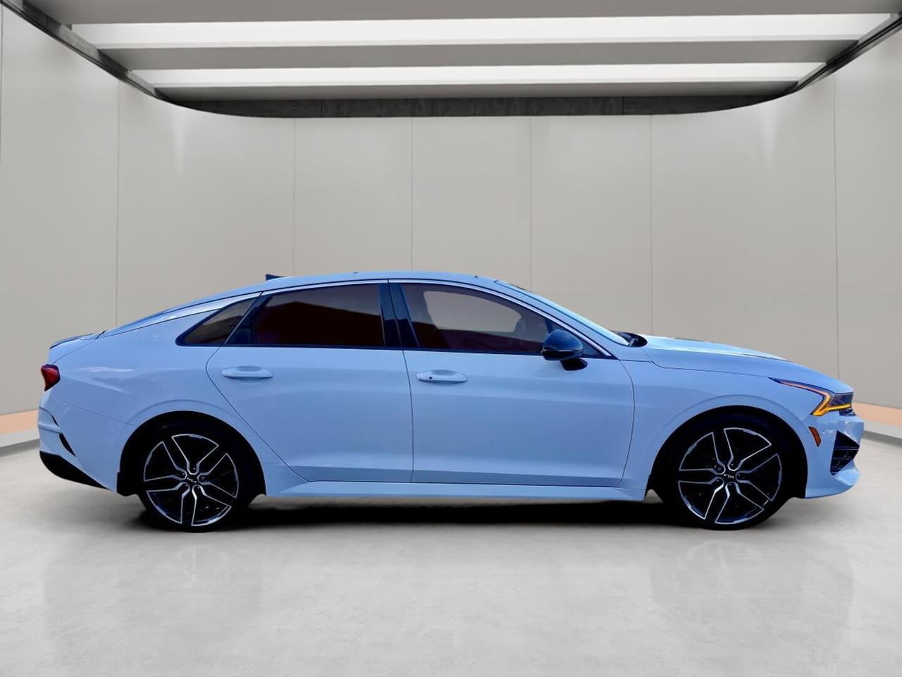 2022 Kia K5 GT TA DCT avec intérieur brun Photo