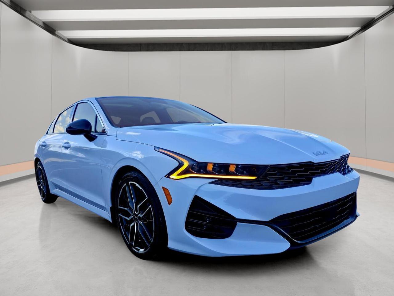 2022 Kia K5 GT TA DCT avec intérieur brun Photo