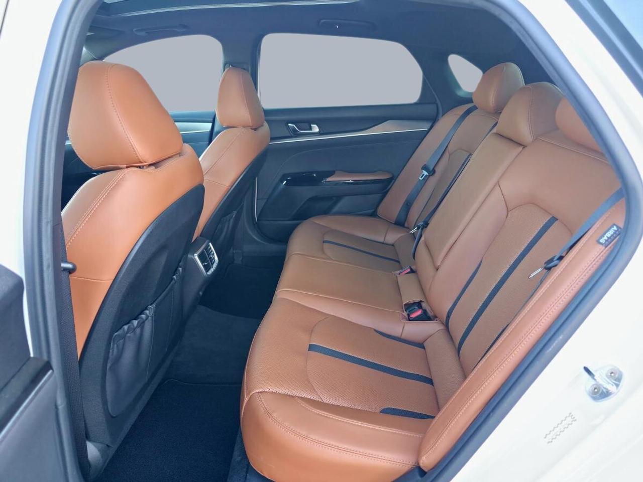2022 Kia K5 GT TA DCT avec intérieur brun Photo