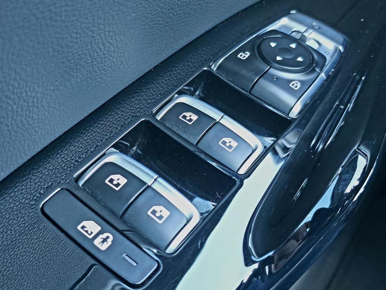 2022 Kia K5 GT TA DCT avec intérieur brun Photo