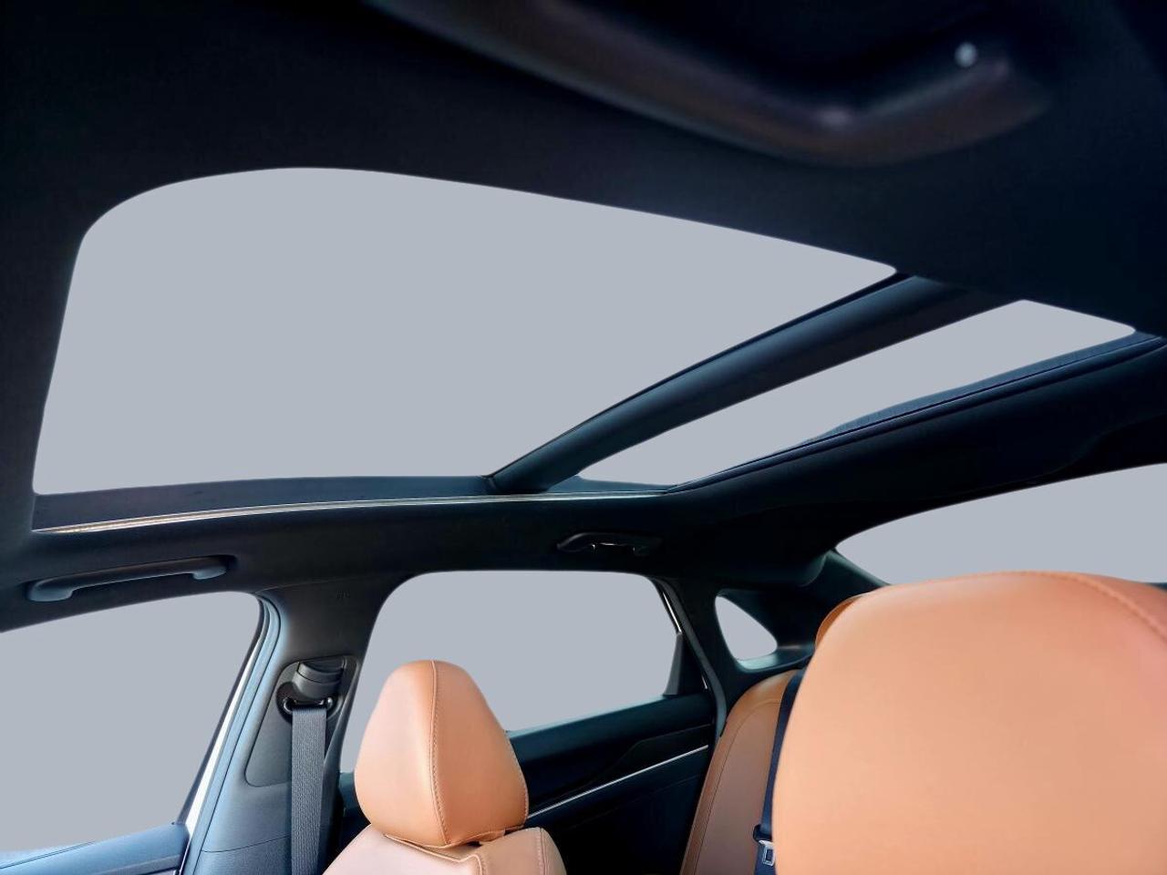 2022 Kia K5 GT TA DCT avec intérieur brun Photo