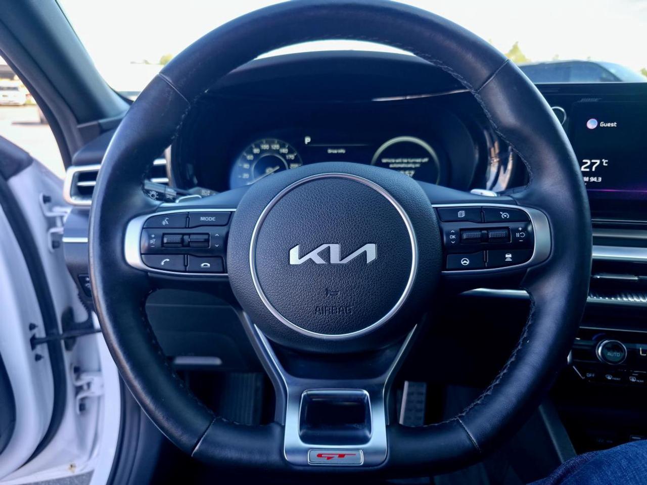 2022 Kia K5 GT TA DCT avec intérieur brun Photo