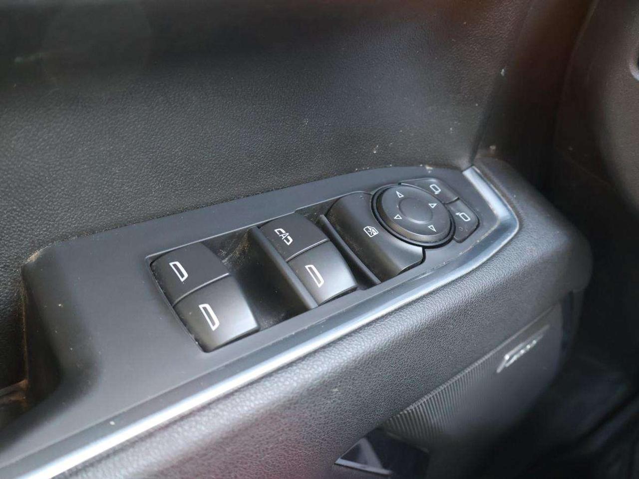 2025 Chevrolet Silverado 1500 Crew Cab Standard Photo
