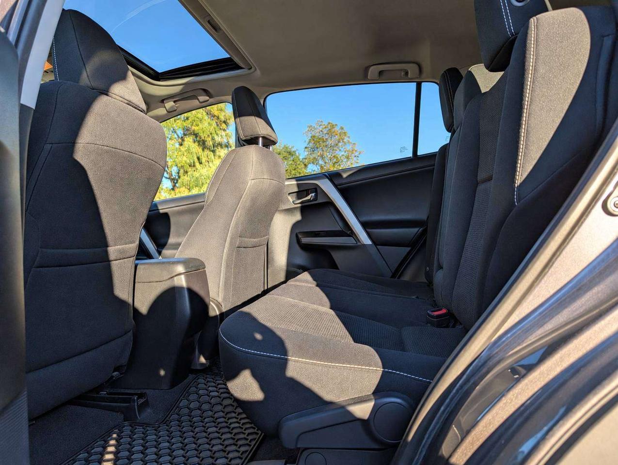 2016 Toyota RAV4 XLE (One Owner, No Accidents) Photo