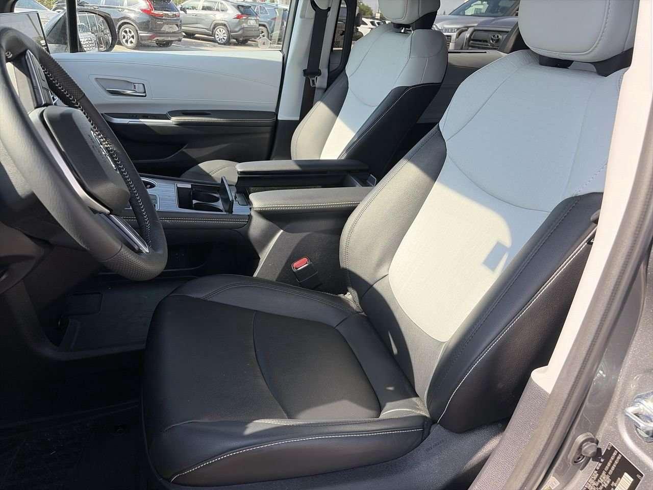 2026 Toyota Sienna Sienna XSE AWD 7-Pass FINANCED PRICE ADVERTISED   TWO-TONE SOFTEX SEATS   SUNROOF   WIRELESS CARPLAY/ANDROID AUTO Photo