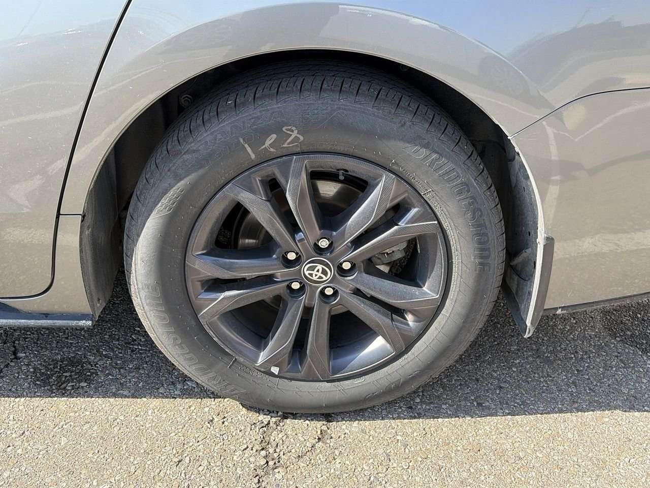 2026 Toyota Sienna Sienna XSE AWD 7-Pass FINANCED PRICE ADVERTISED   TWO-TONE SOFTEX SEATS   SUNROOF   WIRELESS CARPLAY/ANDROID AUTO Photo
