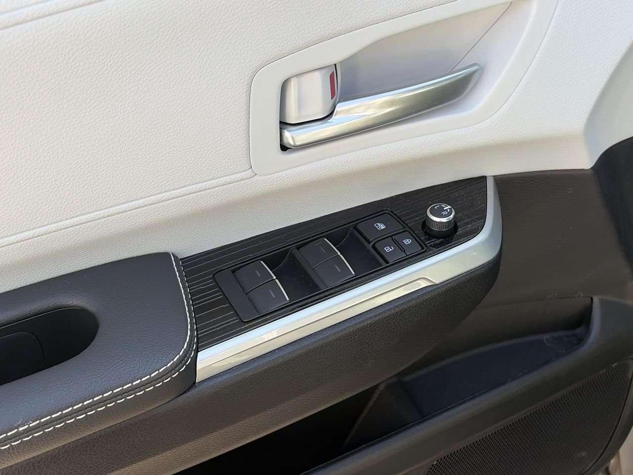 2026 Toyota Sienna Sienna XSE AWD 7-Pass FINANCED PRICE ADVERTISED   TWO-TONE SOFTEX SEATS   SUNROOF   WIRELESS CARPLAY/ANDROID AUTO Photo