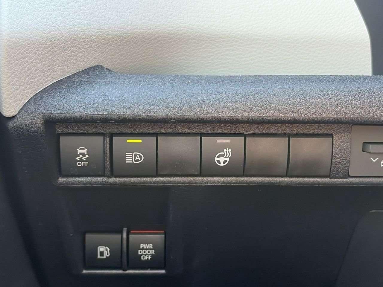 2026 Toyota Sienna Sienna XSE AWD 7-Pass FINANCED PRICE ADVERTISED   TWO-TONE SOFTEX SEATS   SUNROOF   WIRELESS CARPLAY/ANDROID AUTO Photo