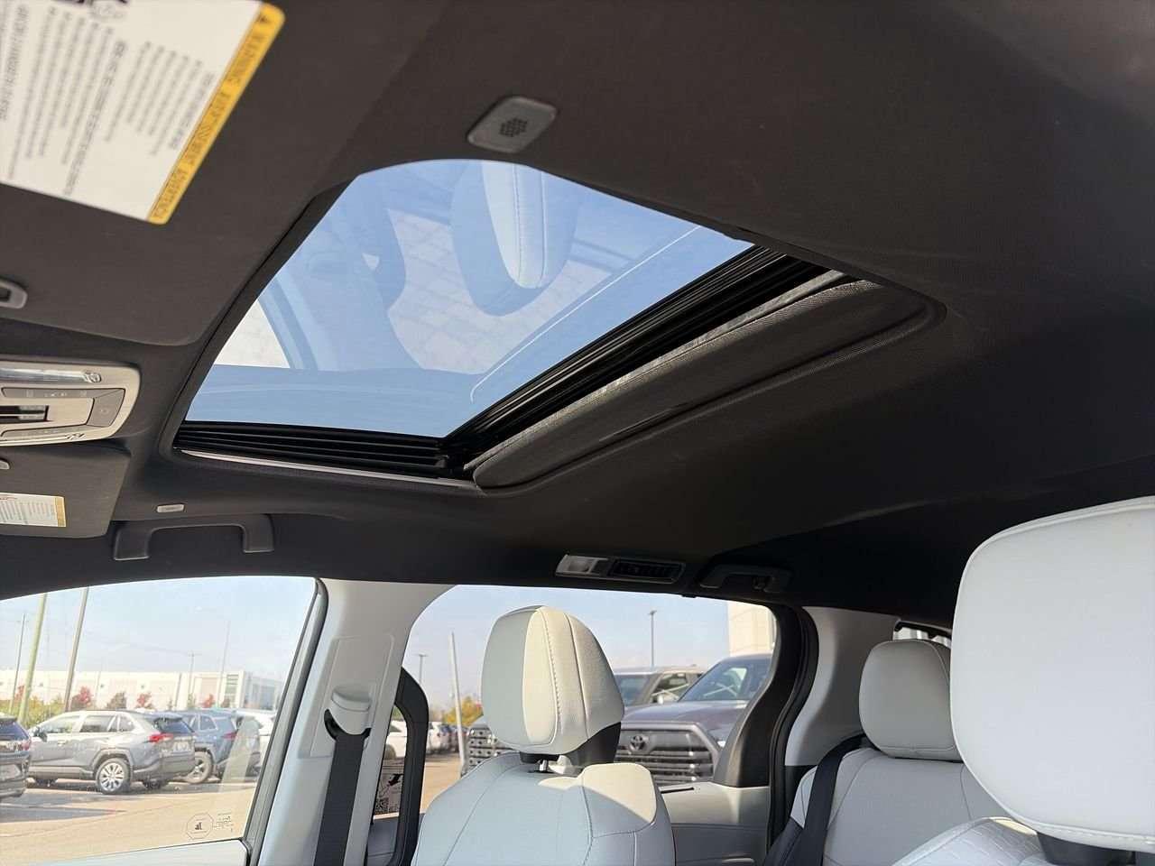 2026 Toyota Sienna Sienna XSE AWD 7-Pass FINANCED PRICE ADVERTISED   TWO-TONE SOFTEX SEATS   SUNROOF   WIRELESS CARPLAY/ANDROID AUTO Photo