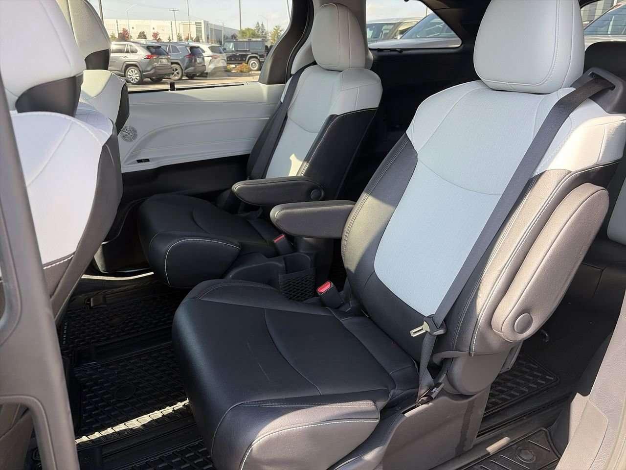 2026 Toyota Sienna Sienna XSE AWD 7-Pass FINANCED PRICE ADVERTISED   TWO-TONE SOFTEX SEATS   SUNROOF   WIRELESS CARPLAY/ANDROID AUTO Photo