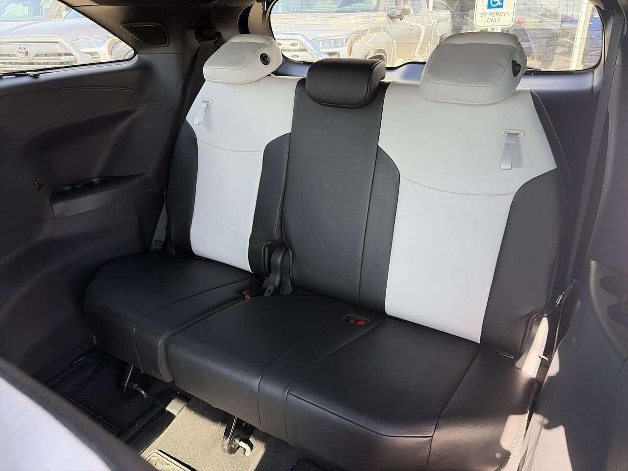 2026 Toyota Sienna Sienna XSE AWD 7-Pass FINANCED PRICE ADVERTISED   TWO-TONE SOFTEX SEATS   SUNROOF   WIRELESS CARPLAY/ANDROID AUTO Photo