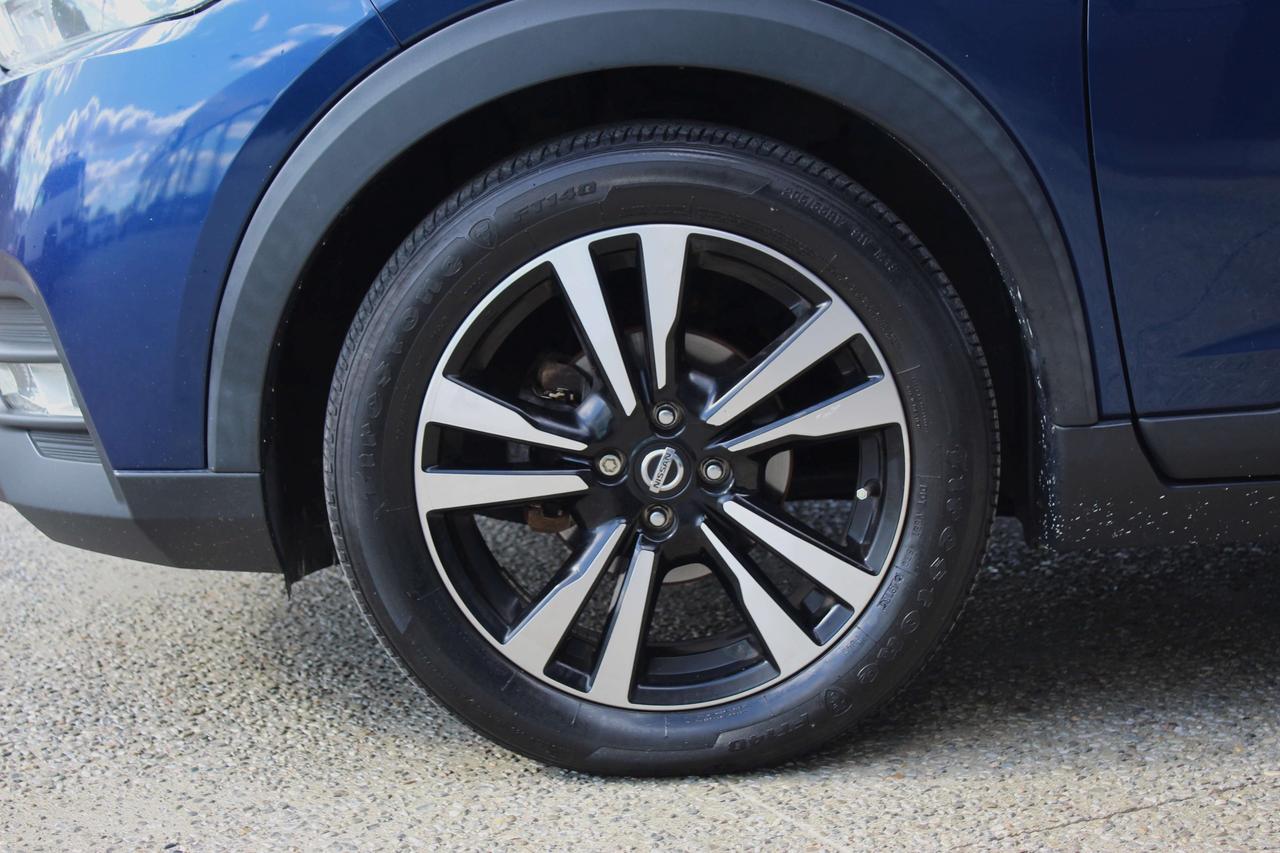 2019 Nissan Kicks SR Photo