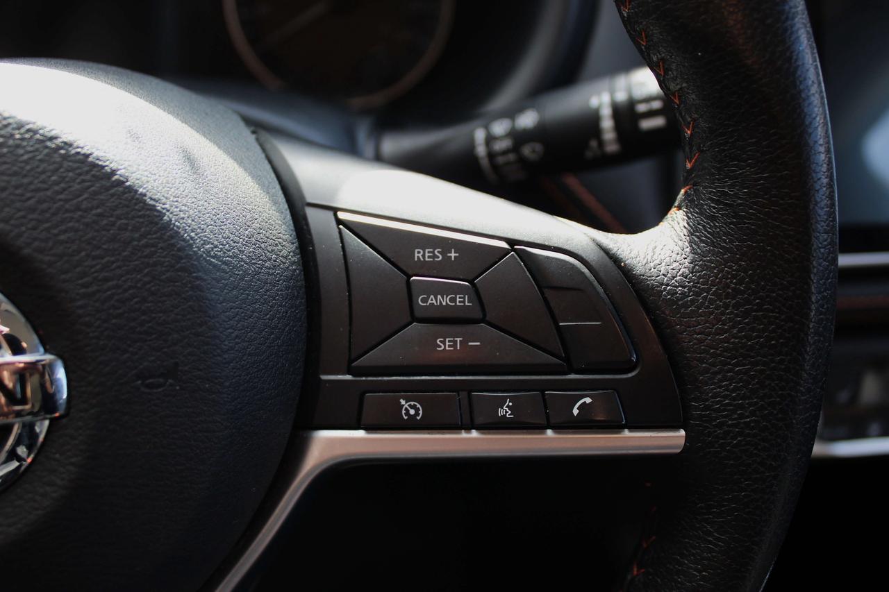2019 Nissan Kicks SR Photo