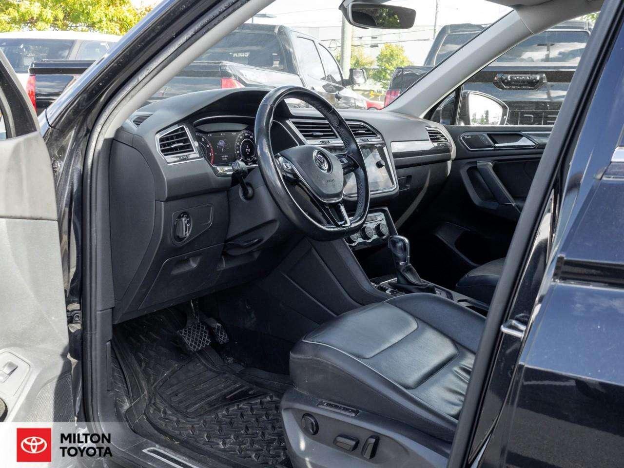 2018 Volkswagen Tiguan LEATHER PANORAMIC SUNROOF HEATED STEERING FENDER AUDIO NEW REAR BRAKE PADS ONE OWNER Highline Photo