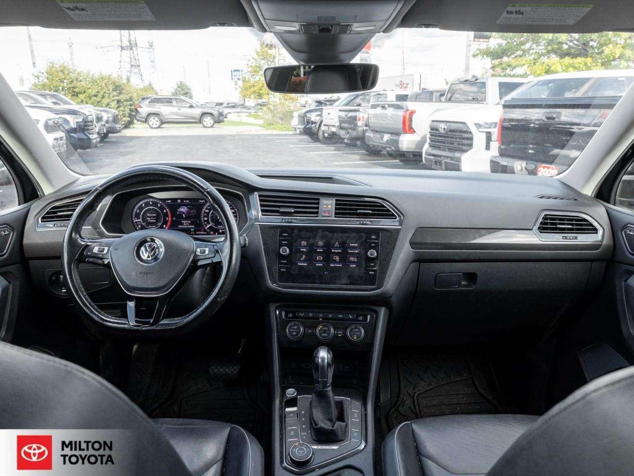 2018 Volkswagen Tiguan LEATHER PANORAMIC SUNROOF HEATED STEERING FENDER AUDIO NEW REAR BRAKE PADS ONE OWNER Highline Photo