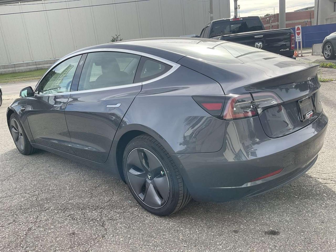 2019 Tesla Model 3 Long Range AWD LEATHER! NAV! CAMERAS! Photo4