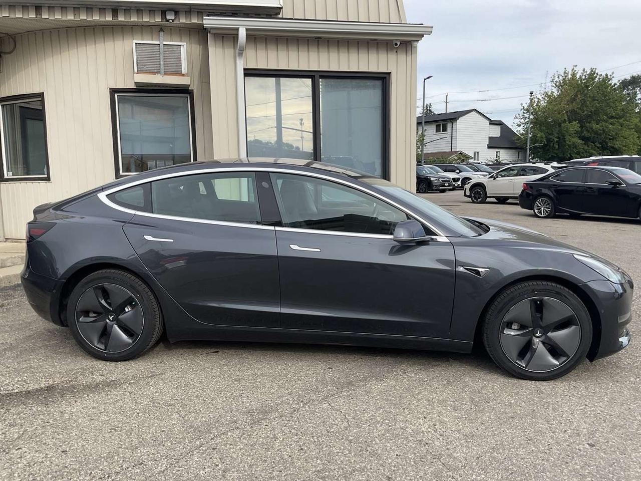 2019 Tesla Model 3 Long Range AWD LEATHER! NAV! CAMERAS! Photo