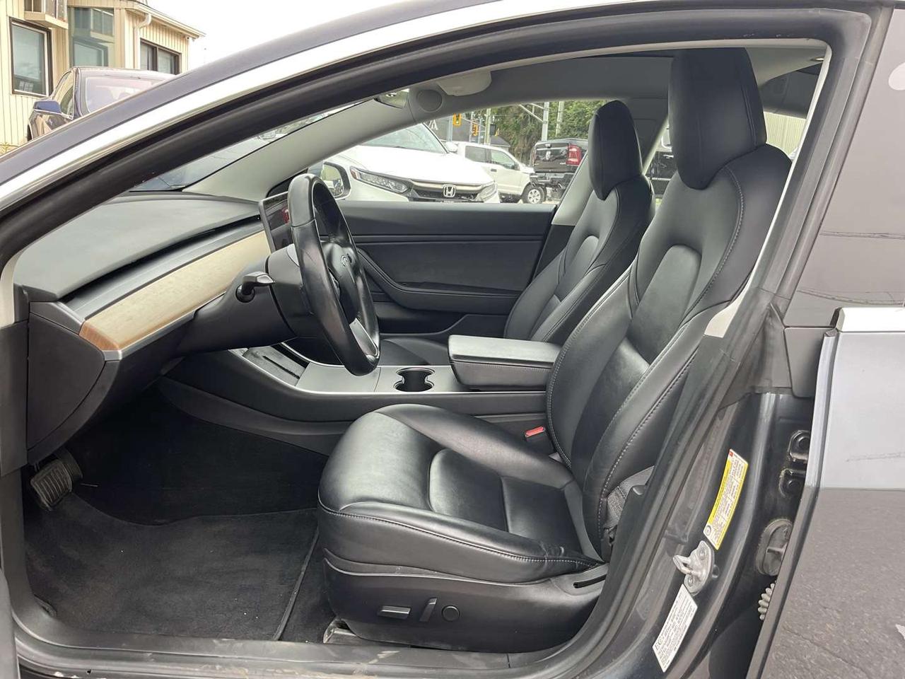 2019 Tesla Model 3 Long Range AWD LEATHER! NAV! CAMERAS! Photo