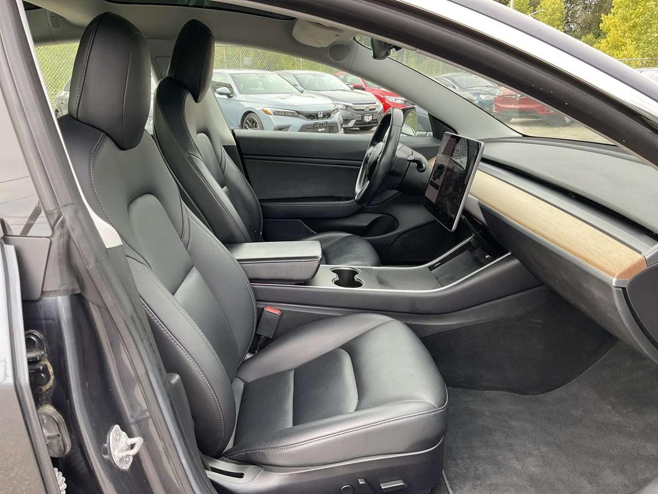 2019 Tesla Model 3 Long Range AWD LEATHER! NAV! CAMERAS! Photo