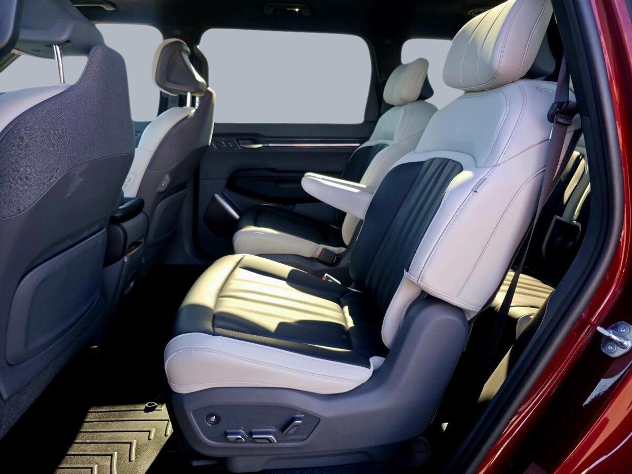 2025 Kia EV9 Land Traction Photo