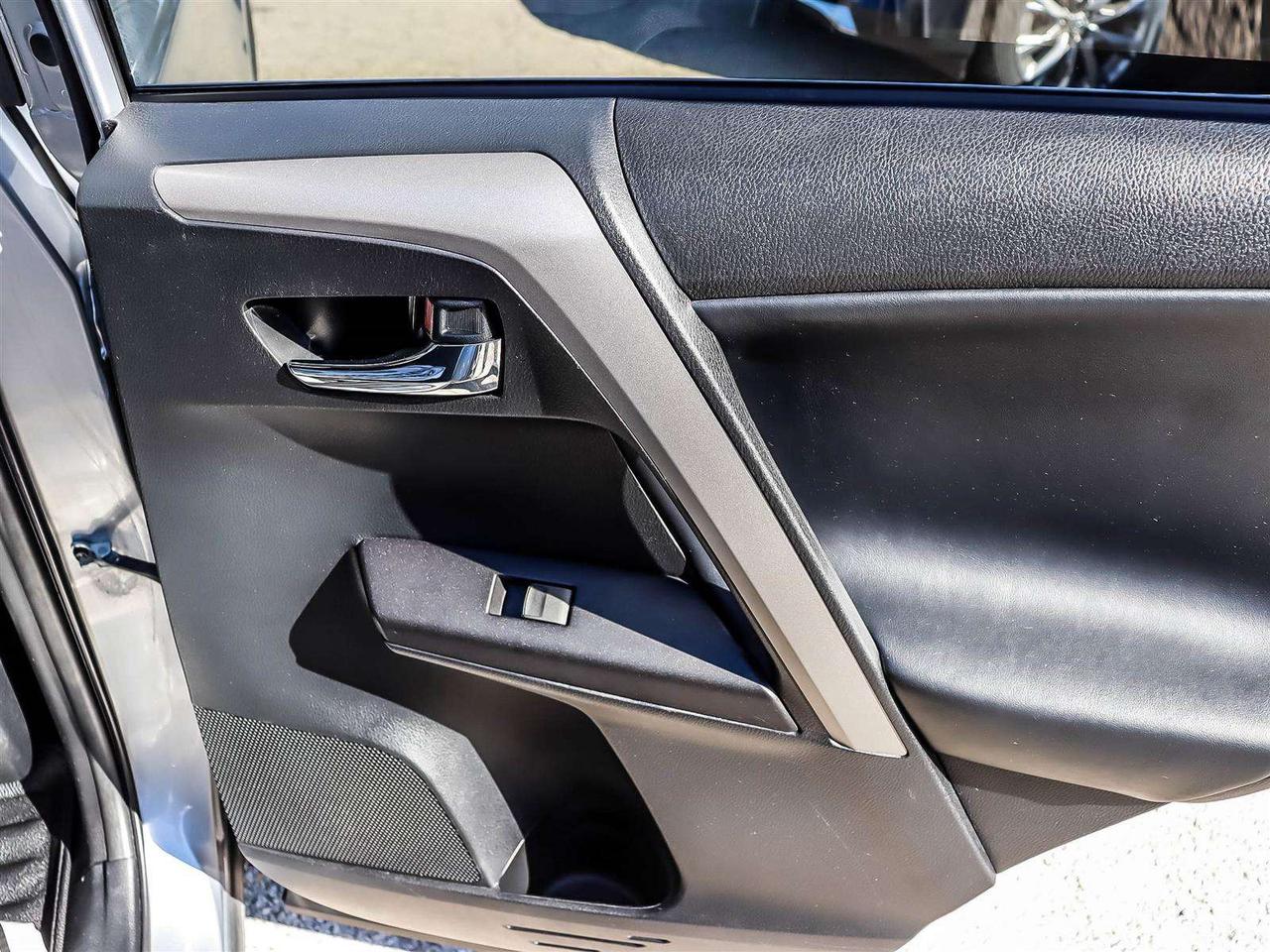 2017 Toyota RAV4 XLE   BLUETOOTH   BACK UP   PWR TAILGATE   ALLOYS Photo