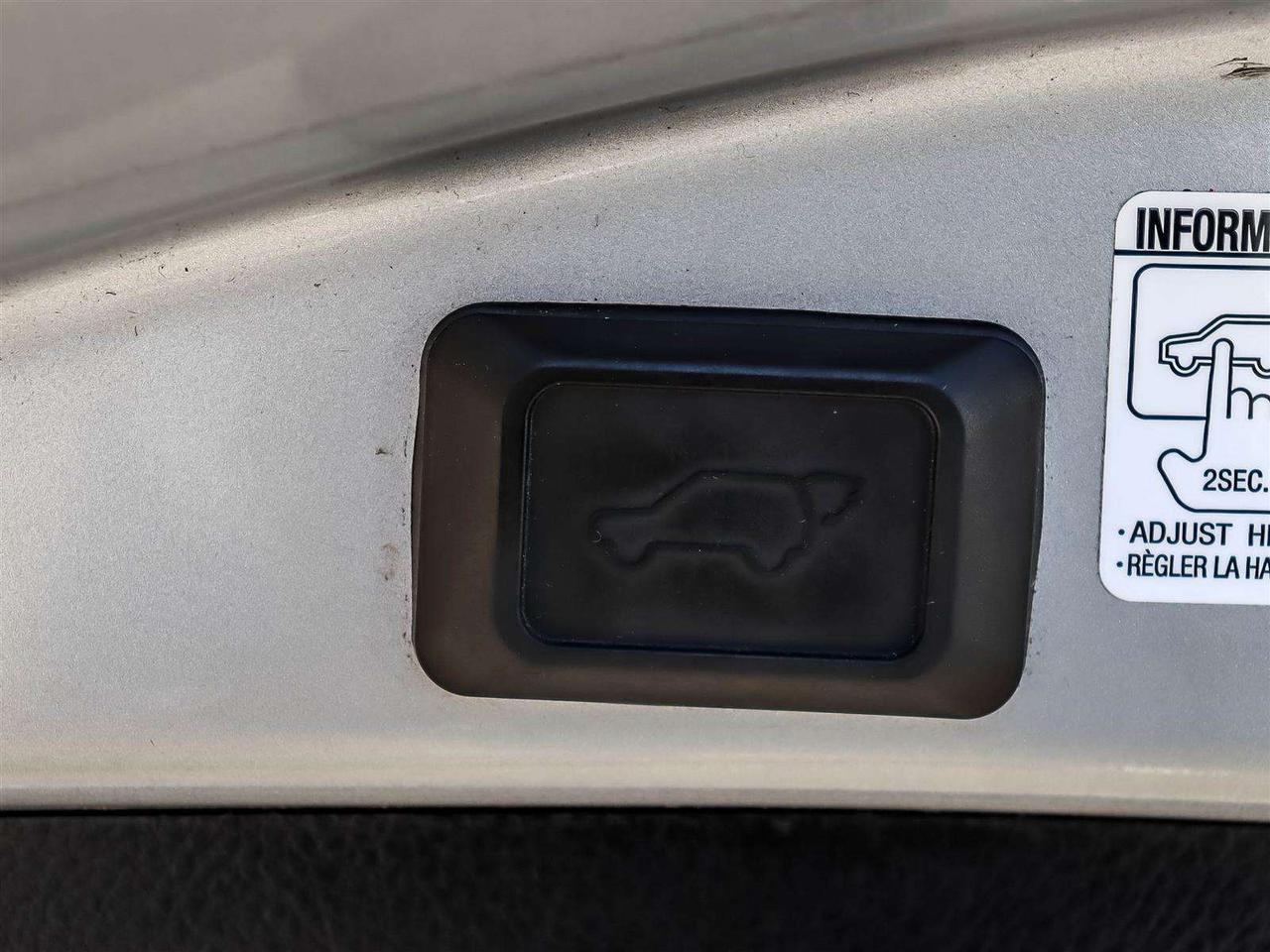 2017 Toyota RAV4 XLE   BLUETOOTH   BACK UP   PWR TAILGATE   ALLOYS Photo