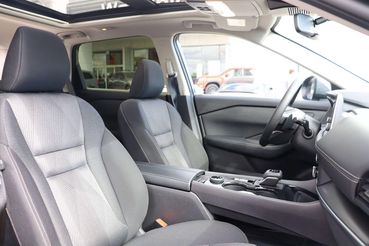 2024 Nissan Rogue SV AWD   SUNROOF   REMOTE STARTER   HEATED SEATS Photo