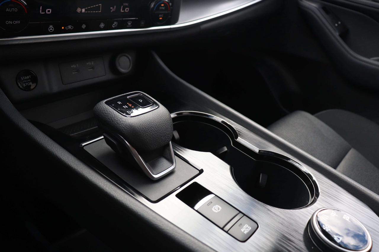 2024 Nissan Rogue SV AWD   SUNROOF   REMOTE STARTER   HEATED SEATS Photo