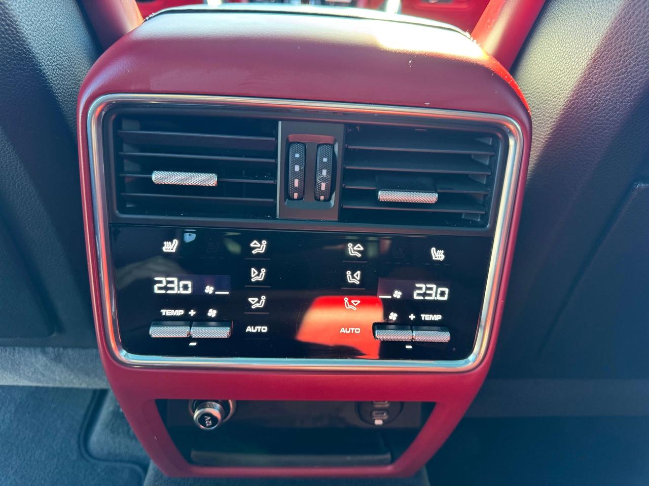 2021 Porsche Cayenne GTS Photo