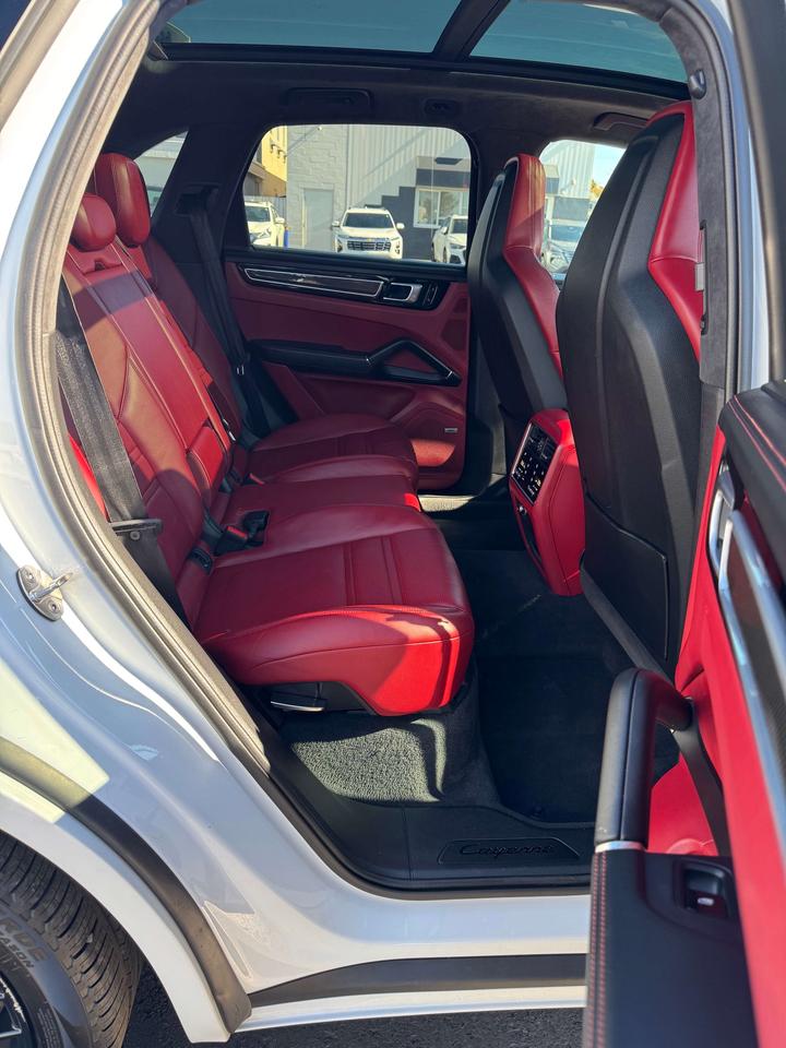 2021 Porsche Cayenne GTS Photo