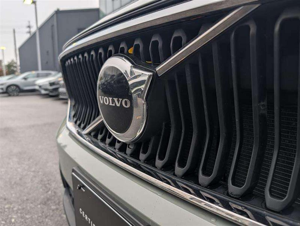 2023 Volvo XC40 B4 Core   AWD   Climate   Sage Green   Clean Photo