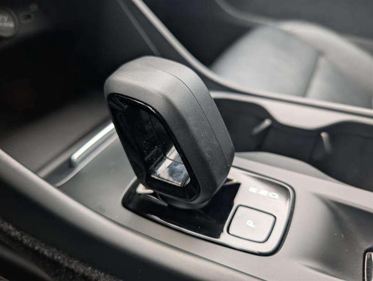 2023 Volvo XC40 B4 Core   AWD   Climate   Sage Green   Clean Photo