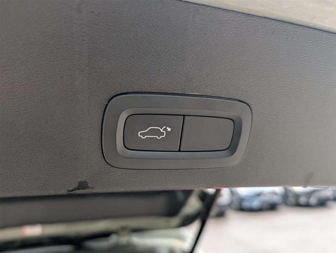 2023 Volvo XC40 B4 Core   AWD   Climate   Sage Green   Clean Photo