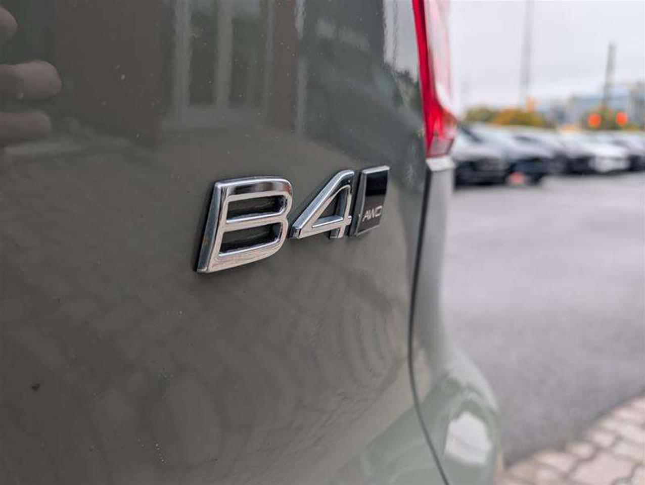 2023 Volvo XC40 B4 Core   AWD   Climate   Sage Green   Clean Photo