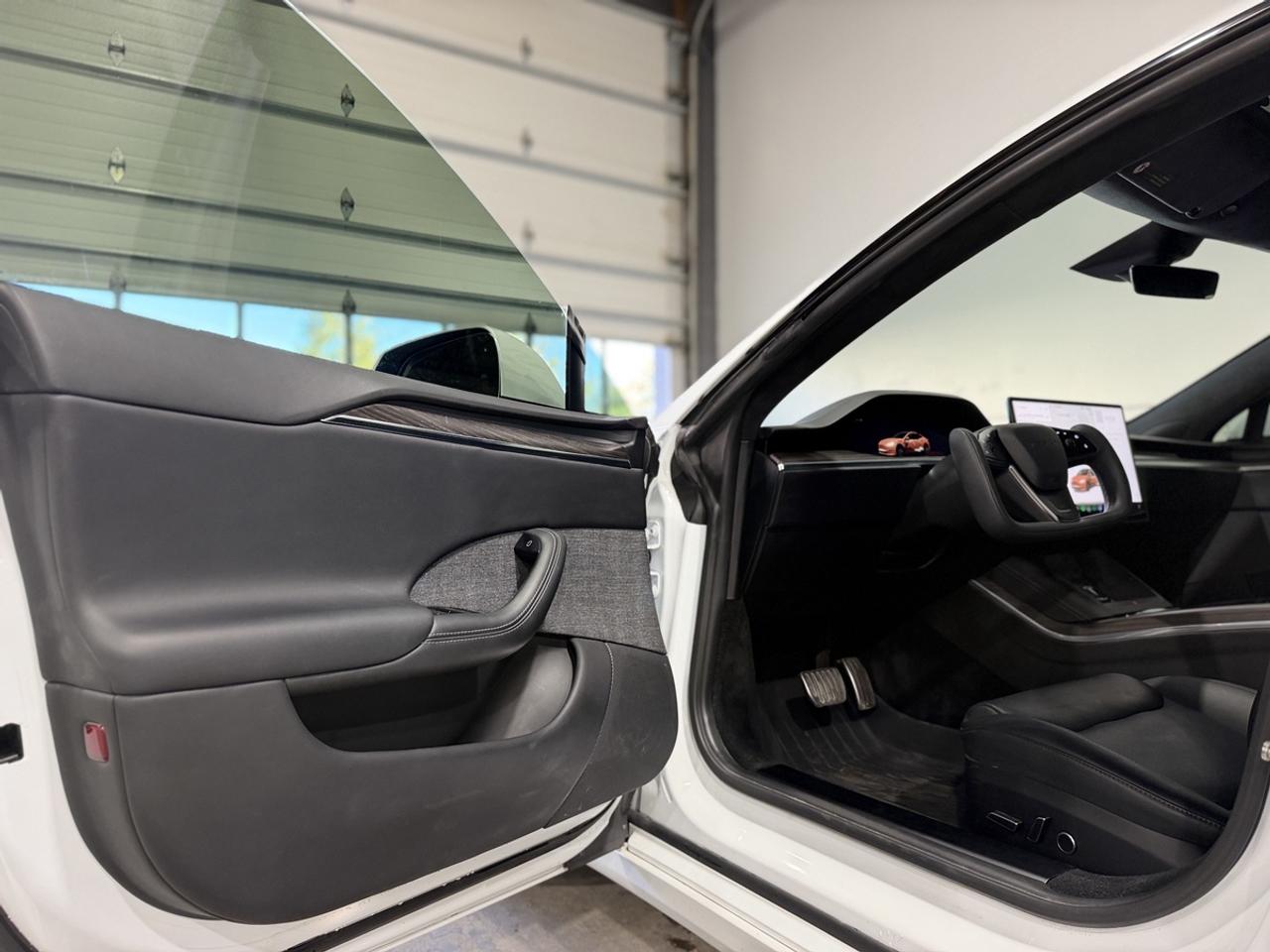 2022 Tesla Model S Long Range Photo