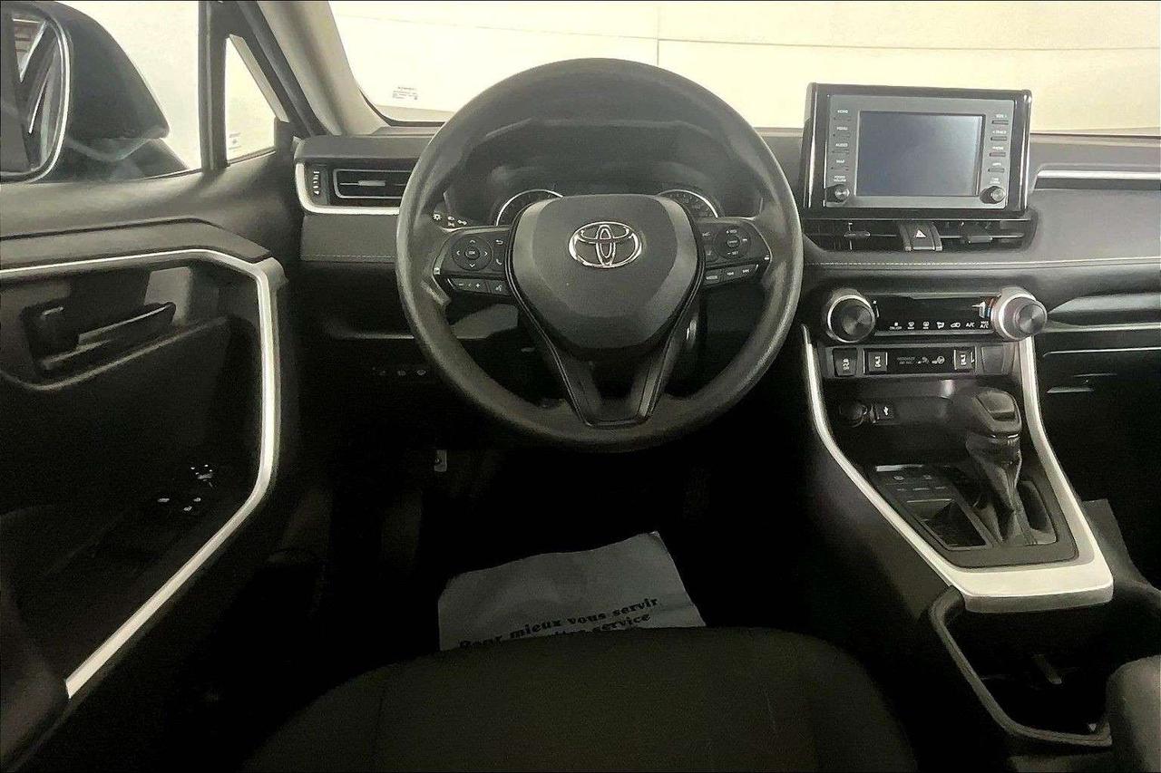 2022 Toyota RAV4 LE FWD Photo