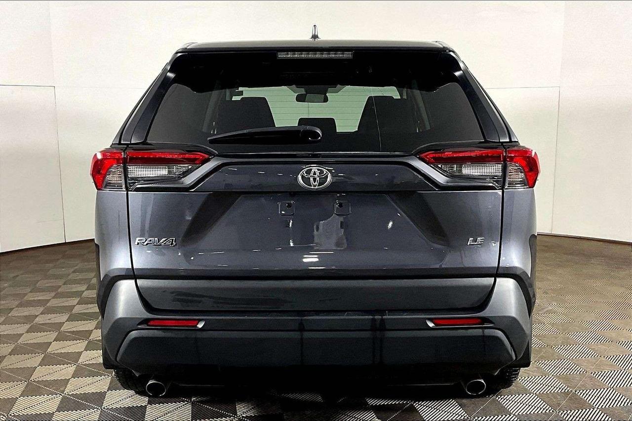 2022 Toyota RAV4 LE FWD Photo3